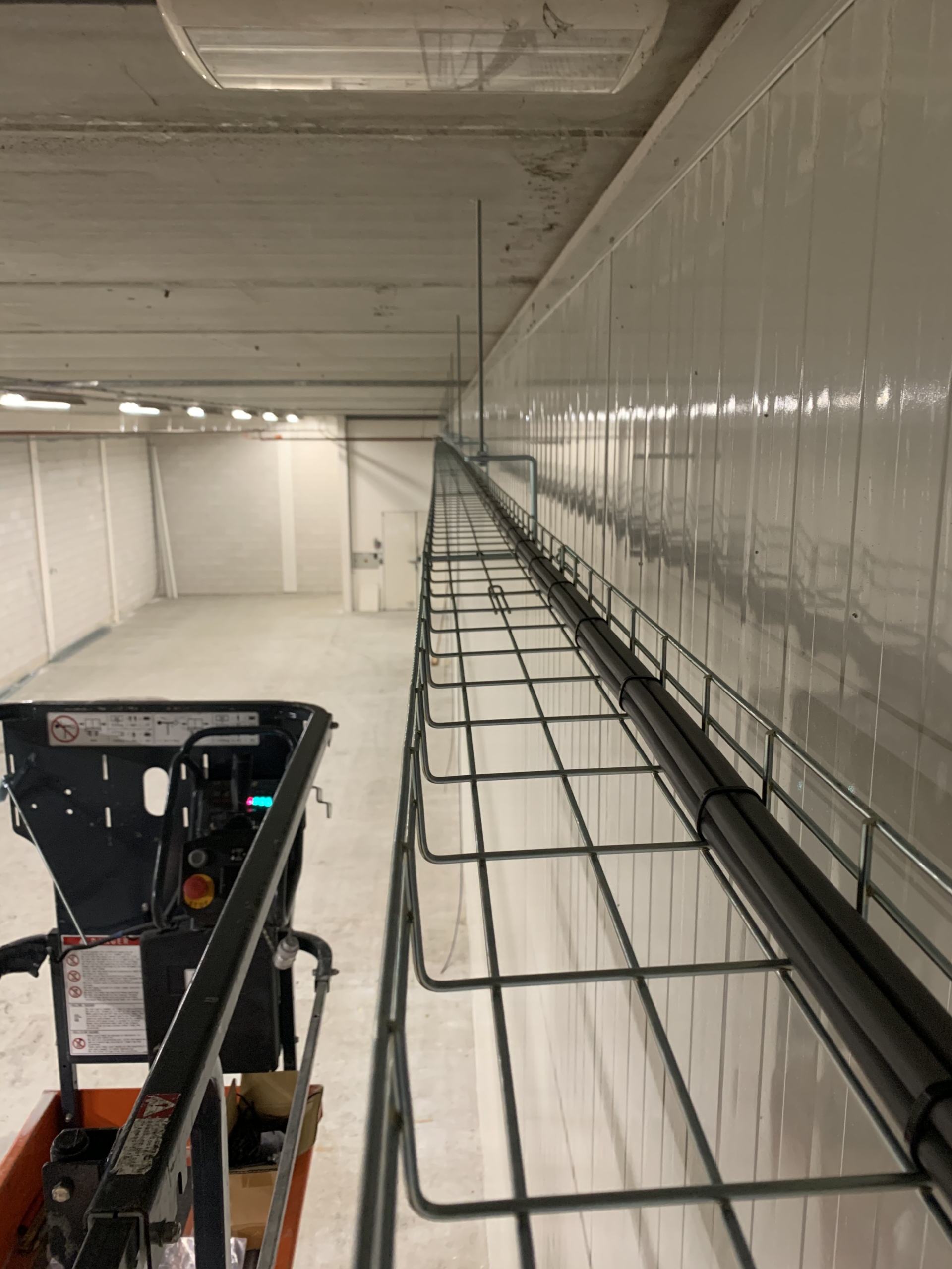 Van de Beerecamp Elektrotechniek – van de Vliert 12 Van de Beerecamp Elektrotechniek - Van de Vliert Houtbewerking